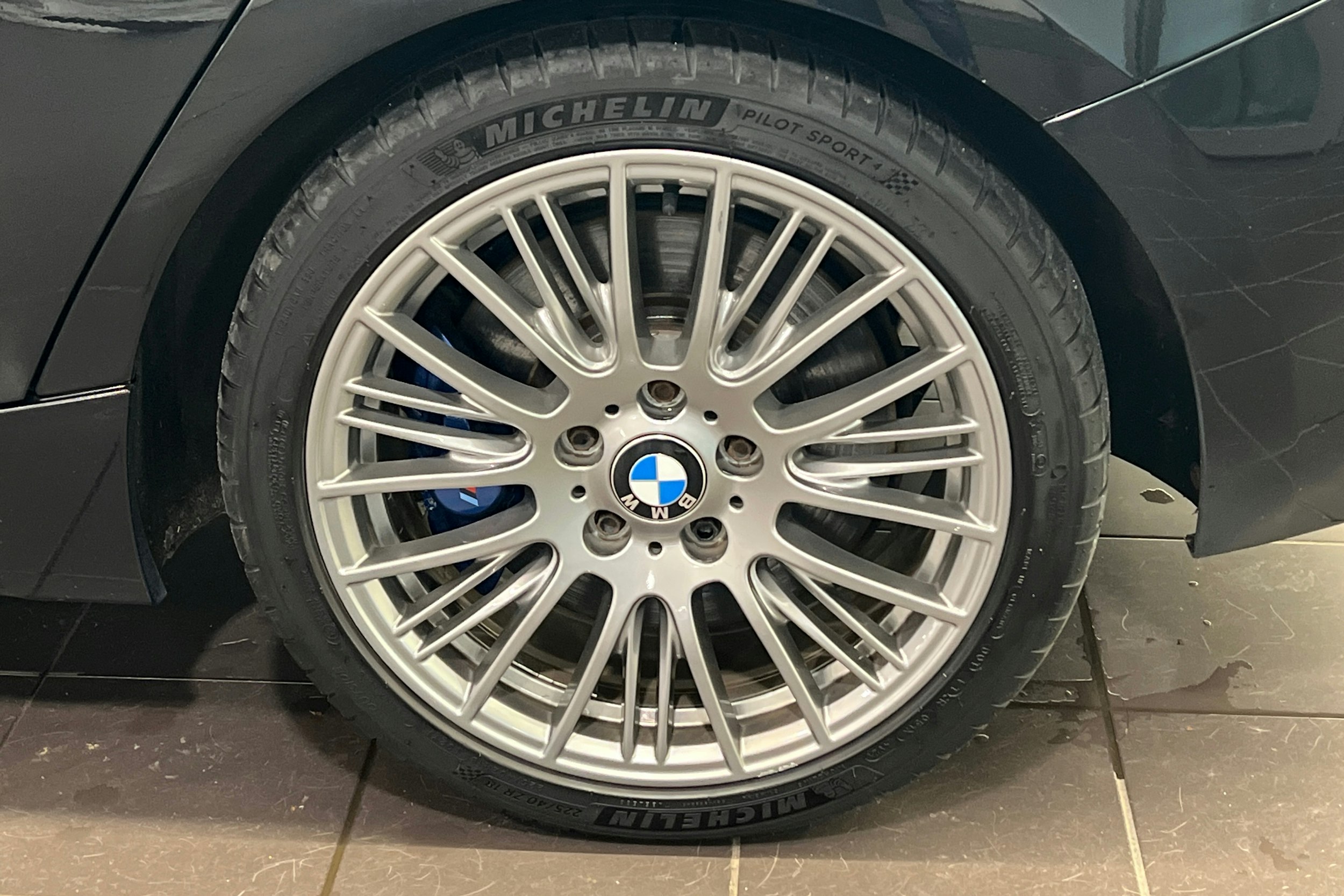 musta BMW 135 2014 kuva 11.