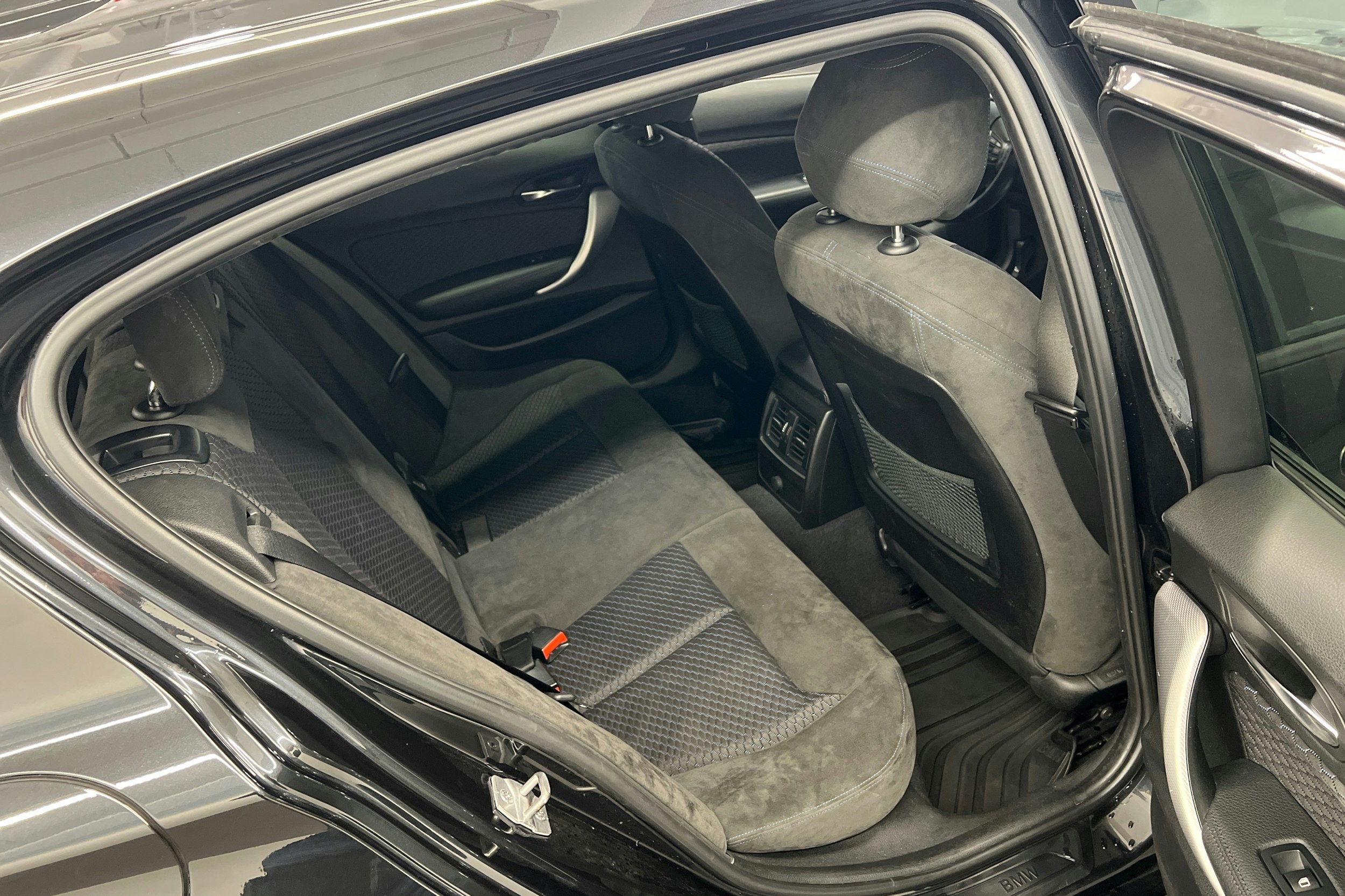 musta BMW 135 2014 kuva 14.