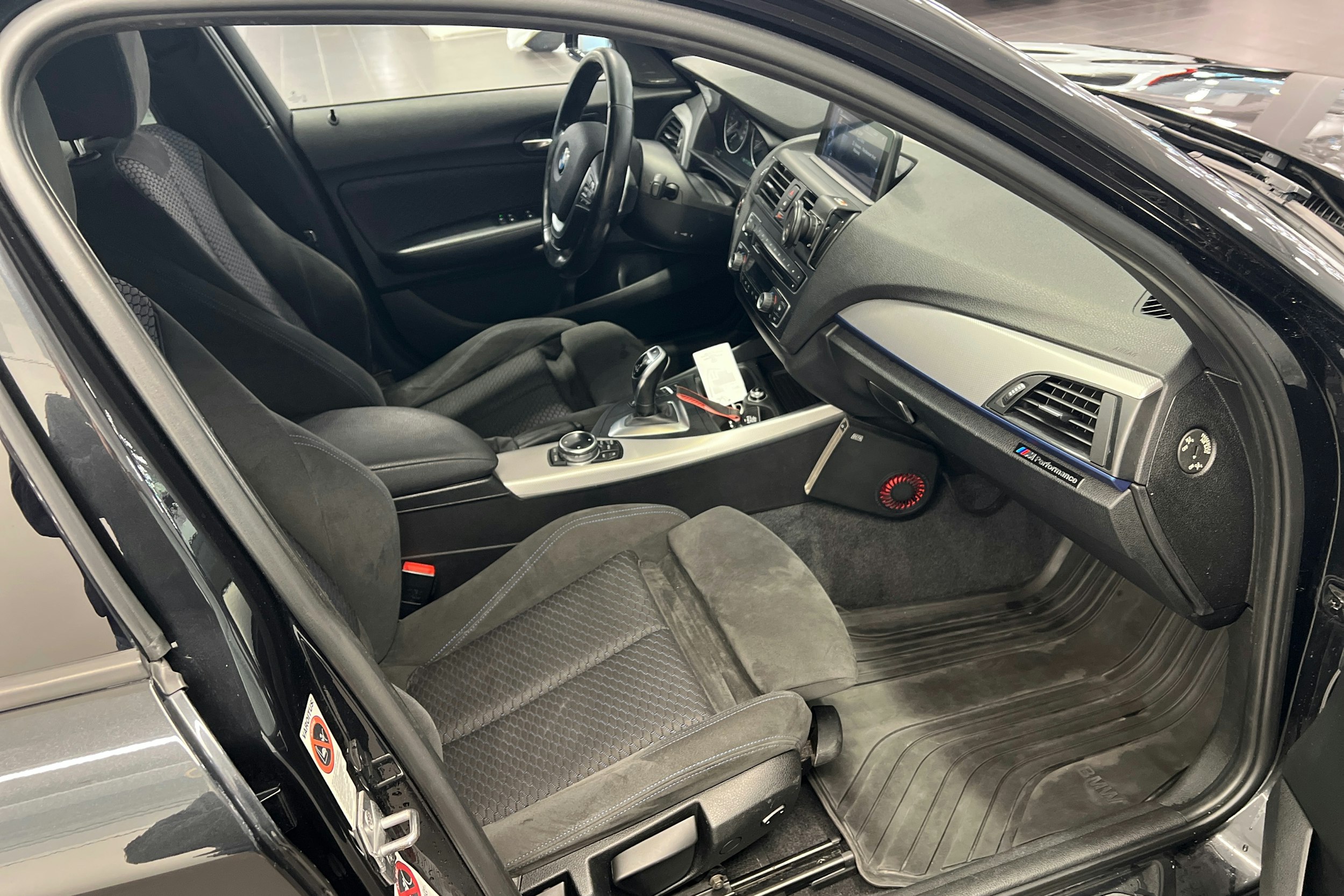 musta BMW 135 2014 kuva 15.