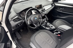 valkoinen BMW 216 2015 kuva 3.