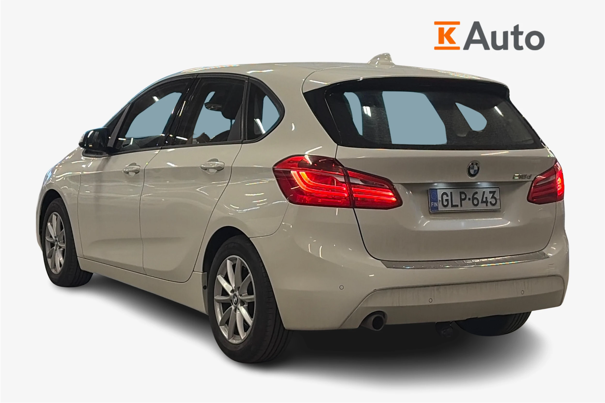 valkoinen BMW 216 2015 kuva 2.