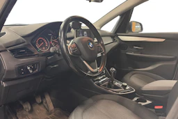 valkoinen BMW 216 2015 kuva 3.