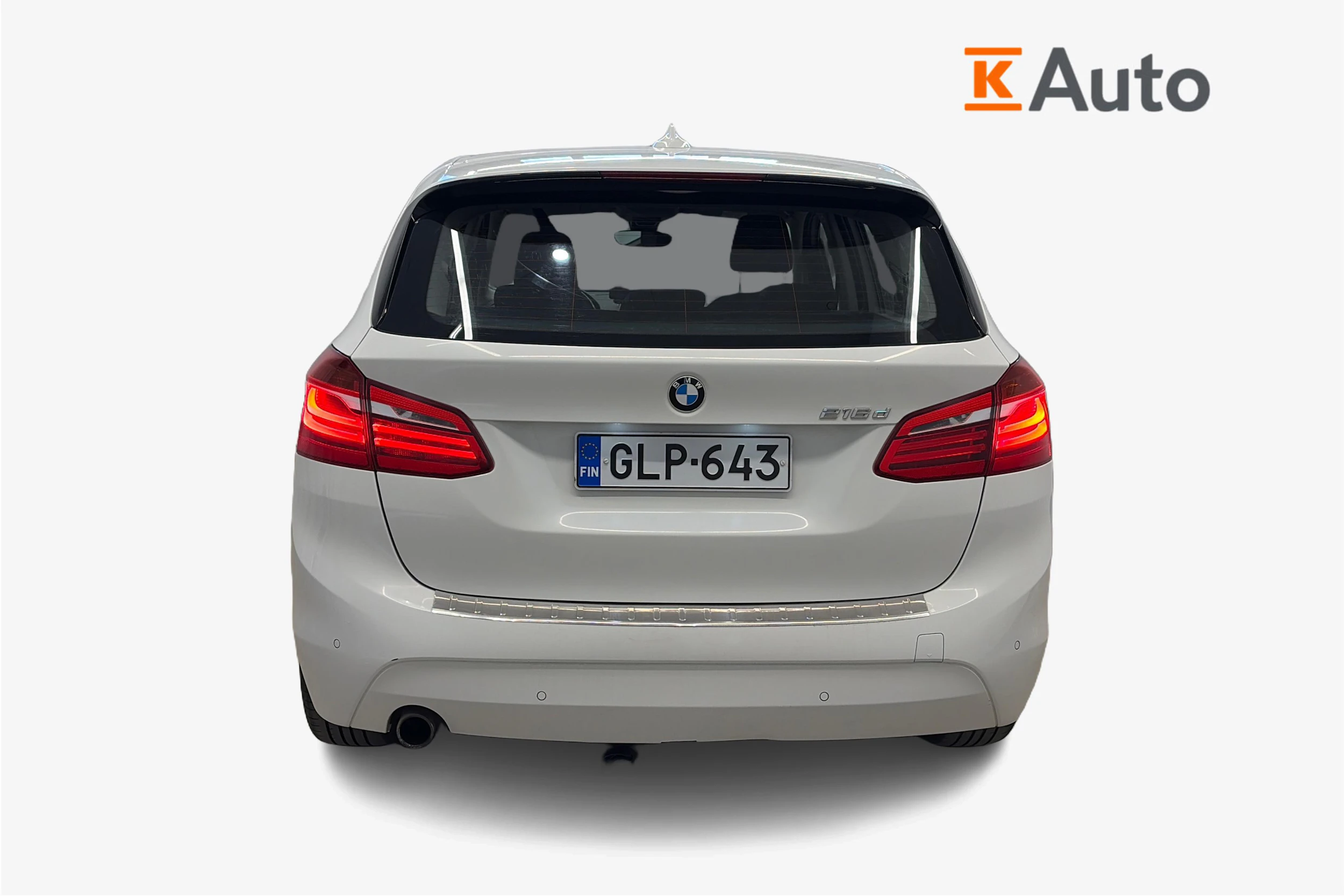 valkoinen BMW 216 2015 kuva 4.