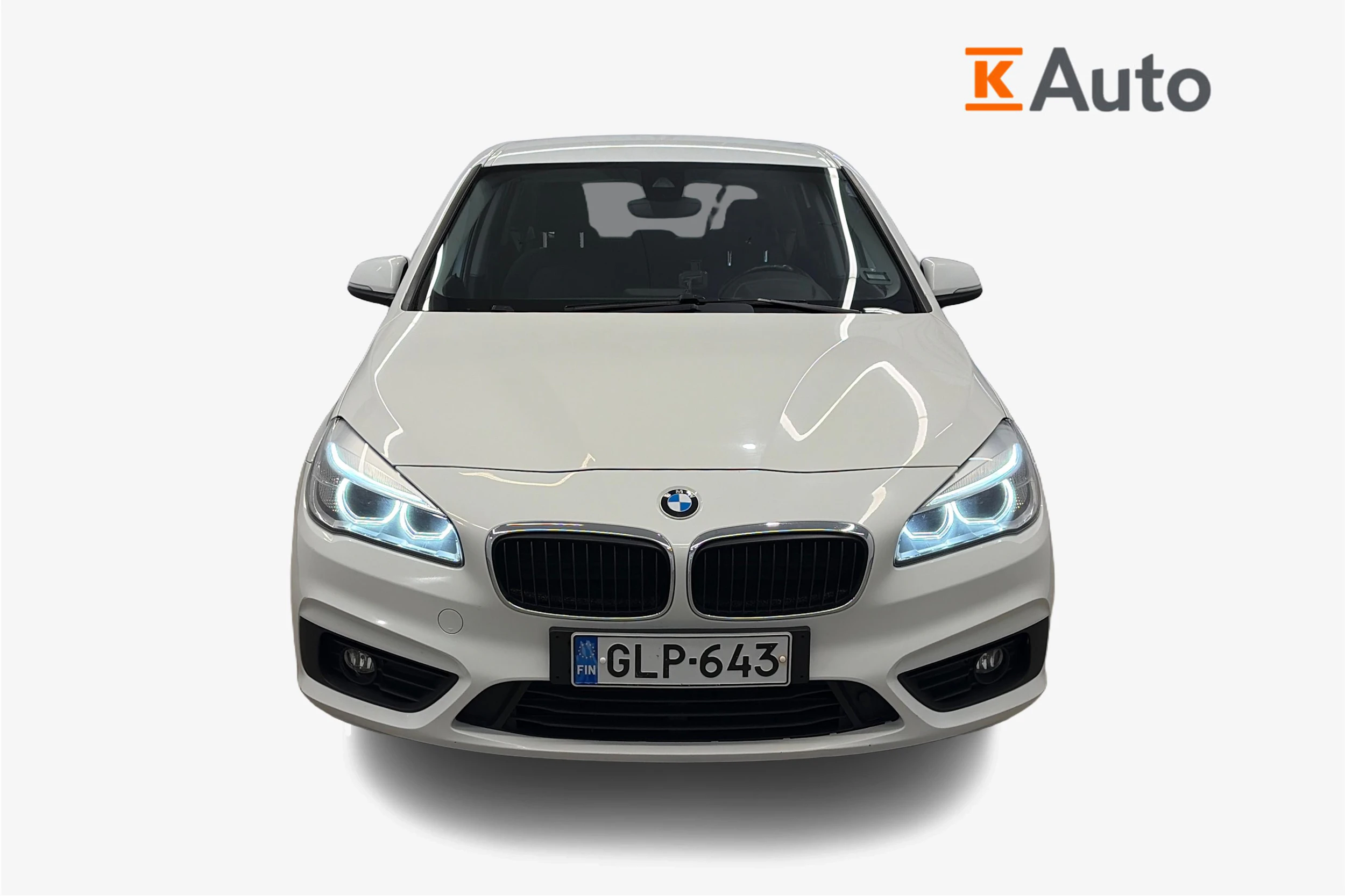valkoinen BMW 216 2015 kuva 5.