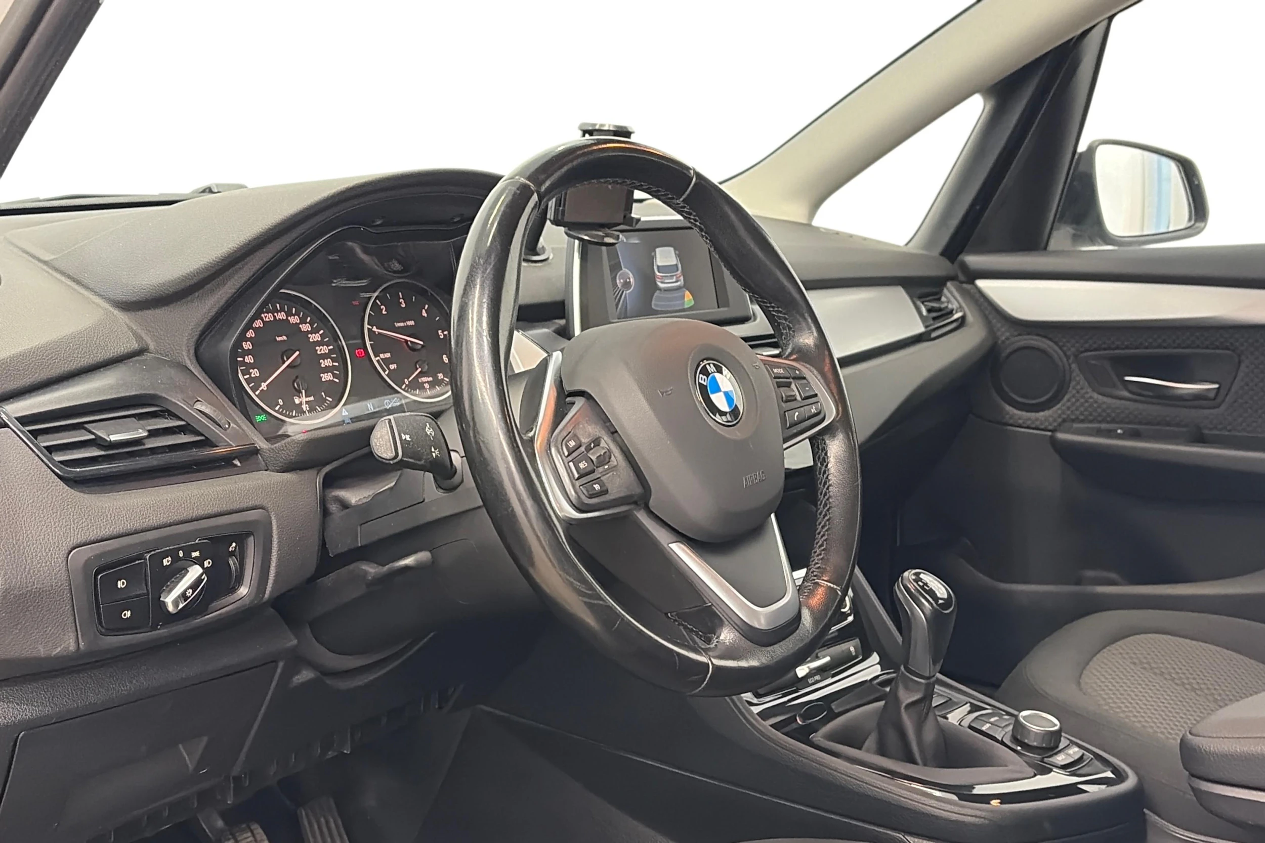 valkoinen BMW 216 2015 kuva 8.