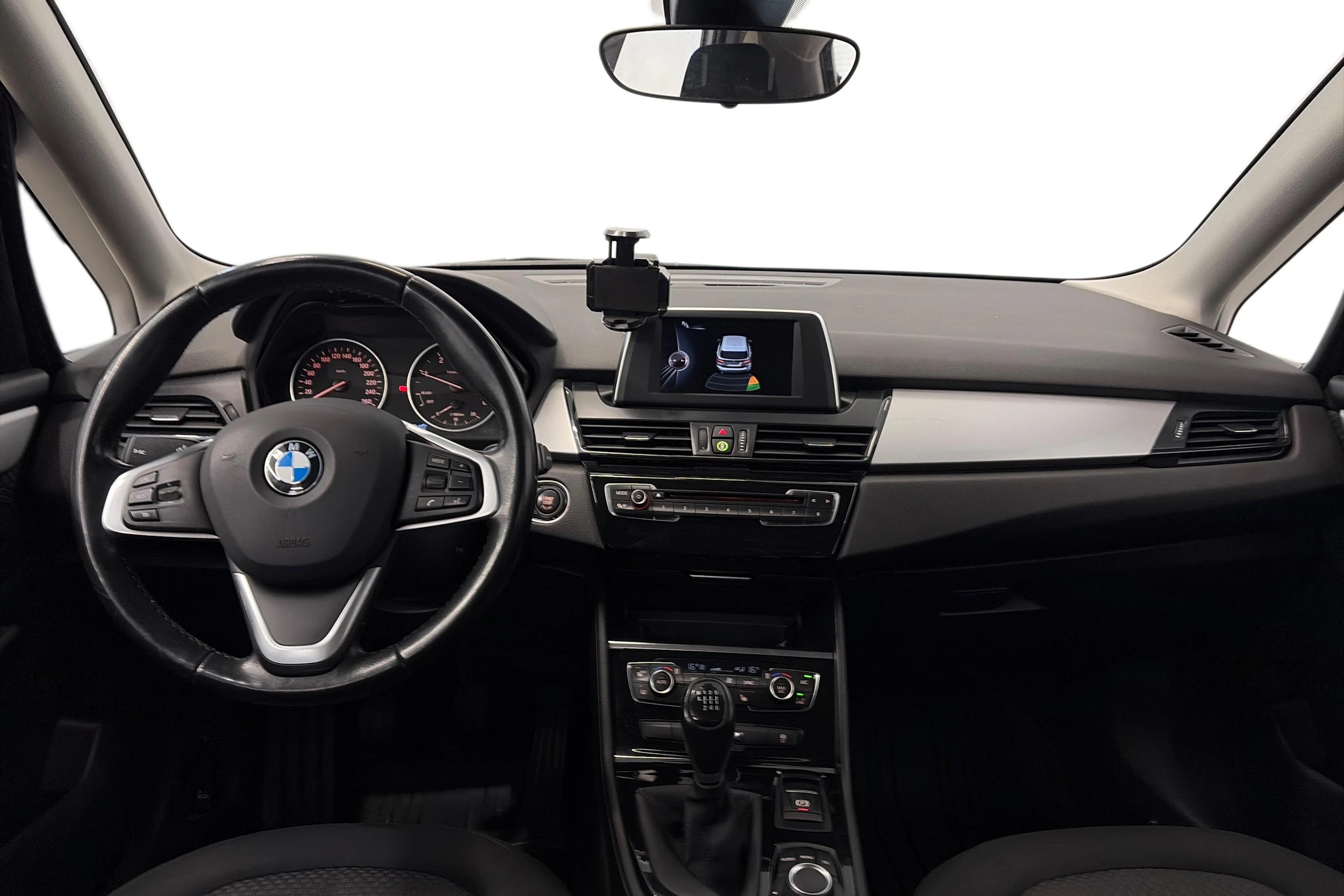 valkoinen BMW 216 2015 kuva 9.