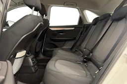 valkoinen BMW 216 2015 kuva 11.