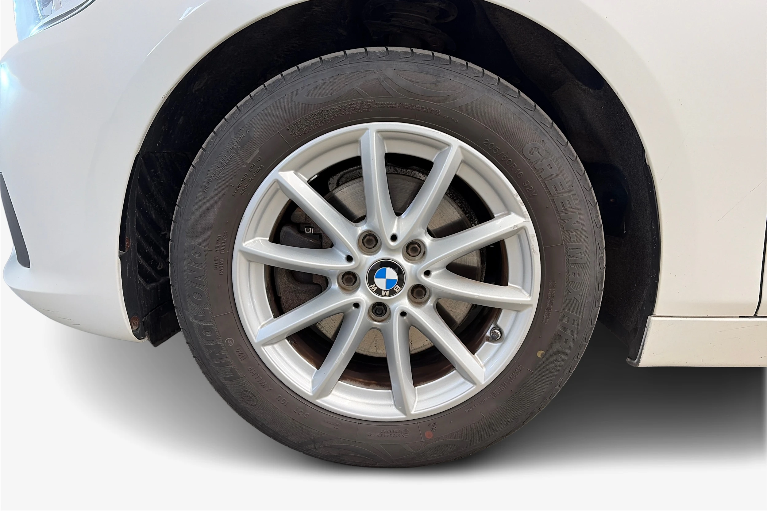 valkoinen BMW 216 2015 kuva 12.