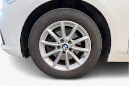 valkoinen BMW 216 2015 kuva 12.