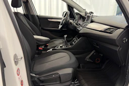 valkoinen BMW 216 2015 kuva 16.