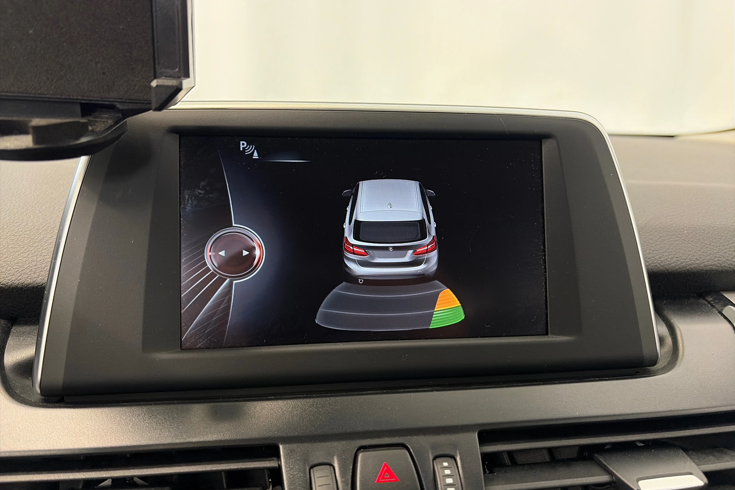 valkoinen BMW 216 2015 kuva 20.