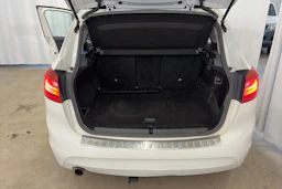 valkoinen BMW 216 2015 kuva 25.