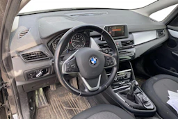musta BMW 216 2016 kuva 3.