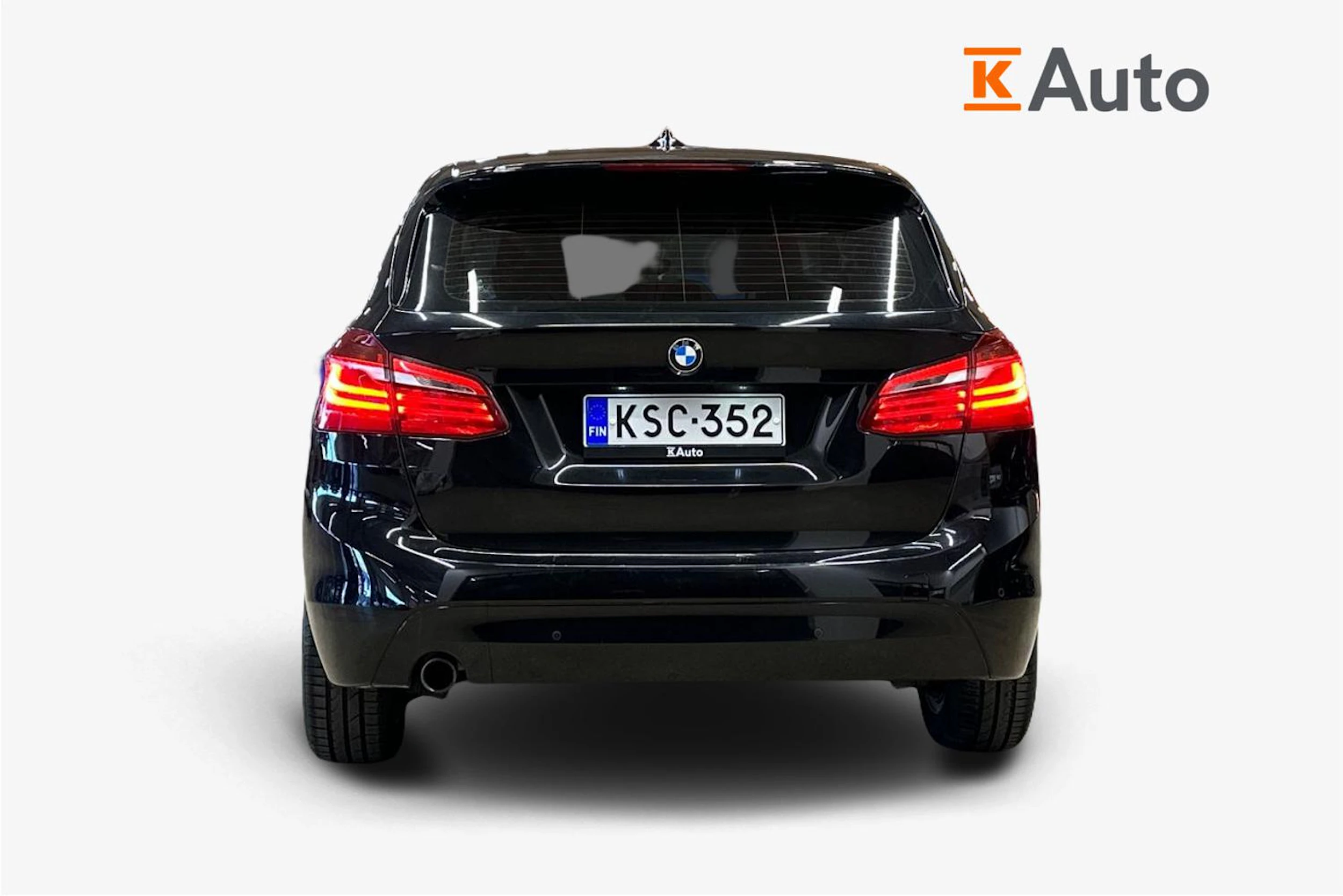 musta BMW 216 2016 kuva 4.