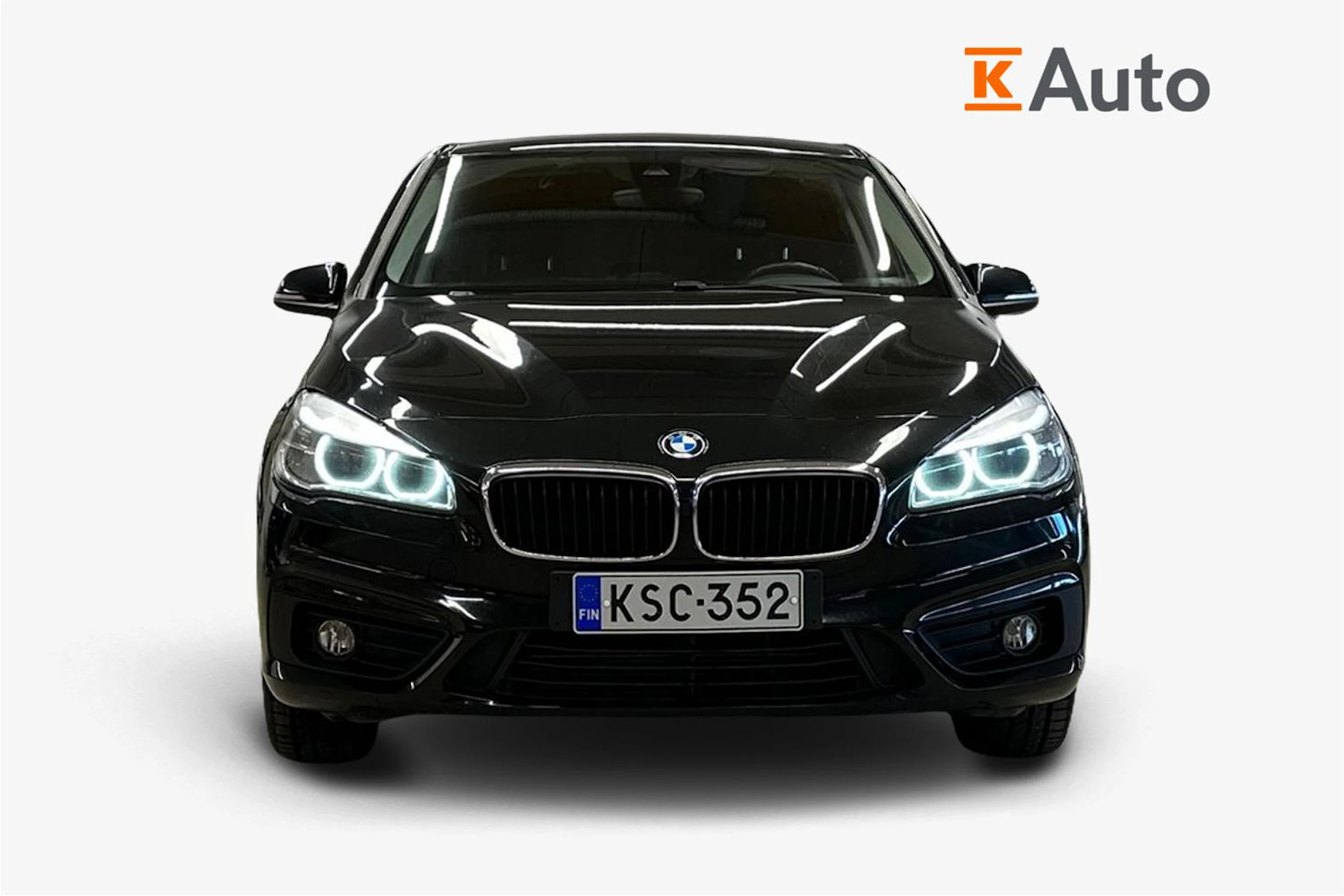 musta BMW 216 2016 kuva 5.
