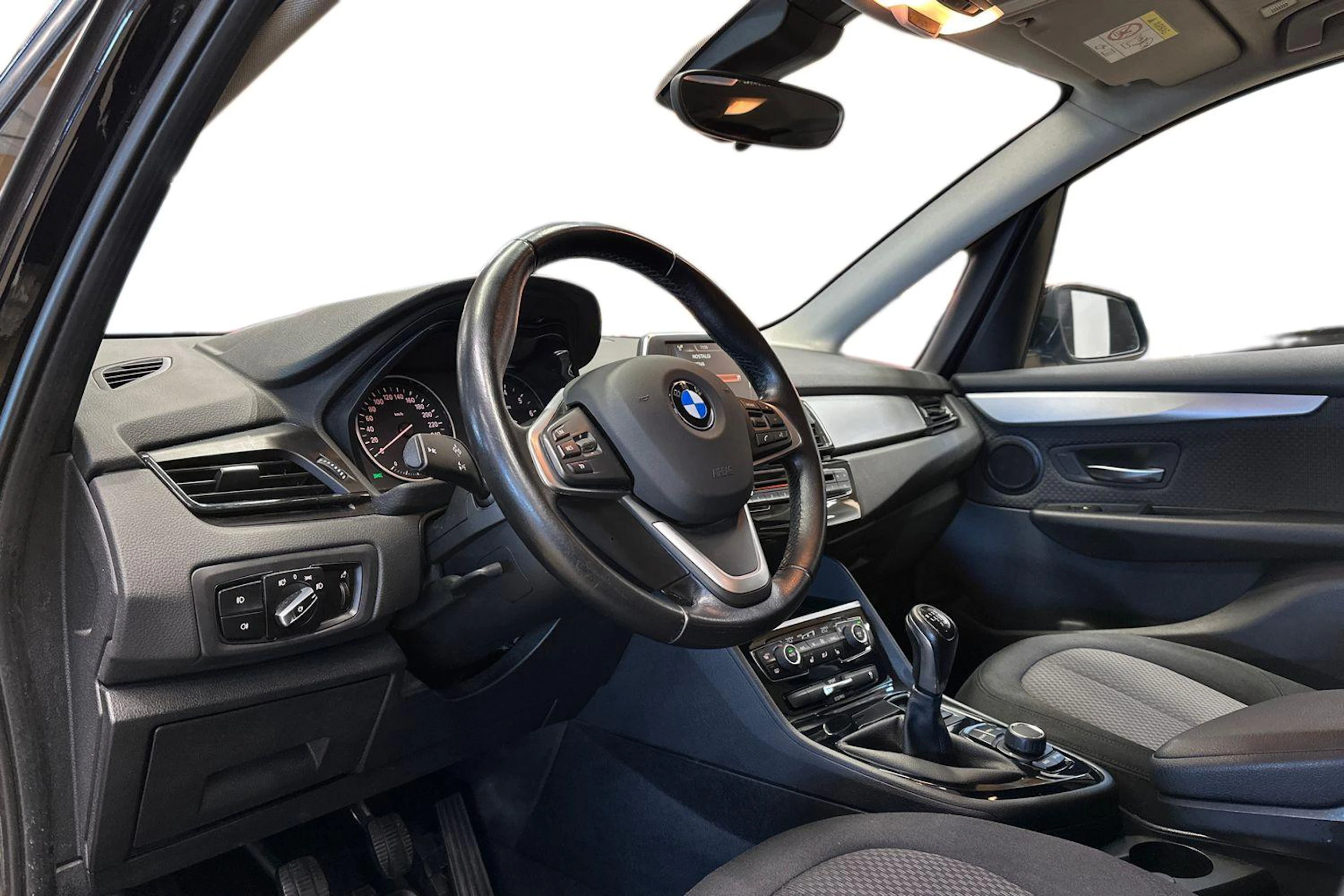 musta BMW 216 2016 kuva 8.