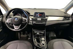 musta BMW 216 2016 kuva 9.