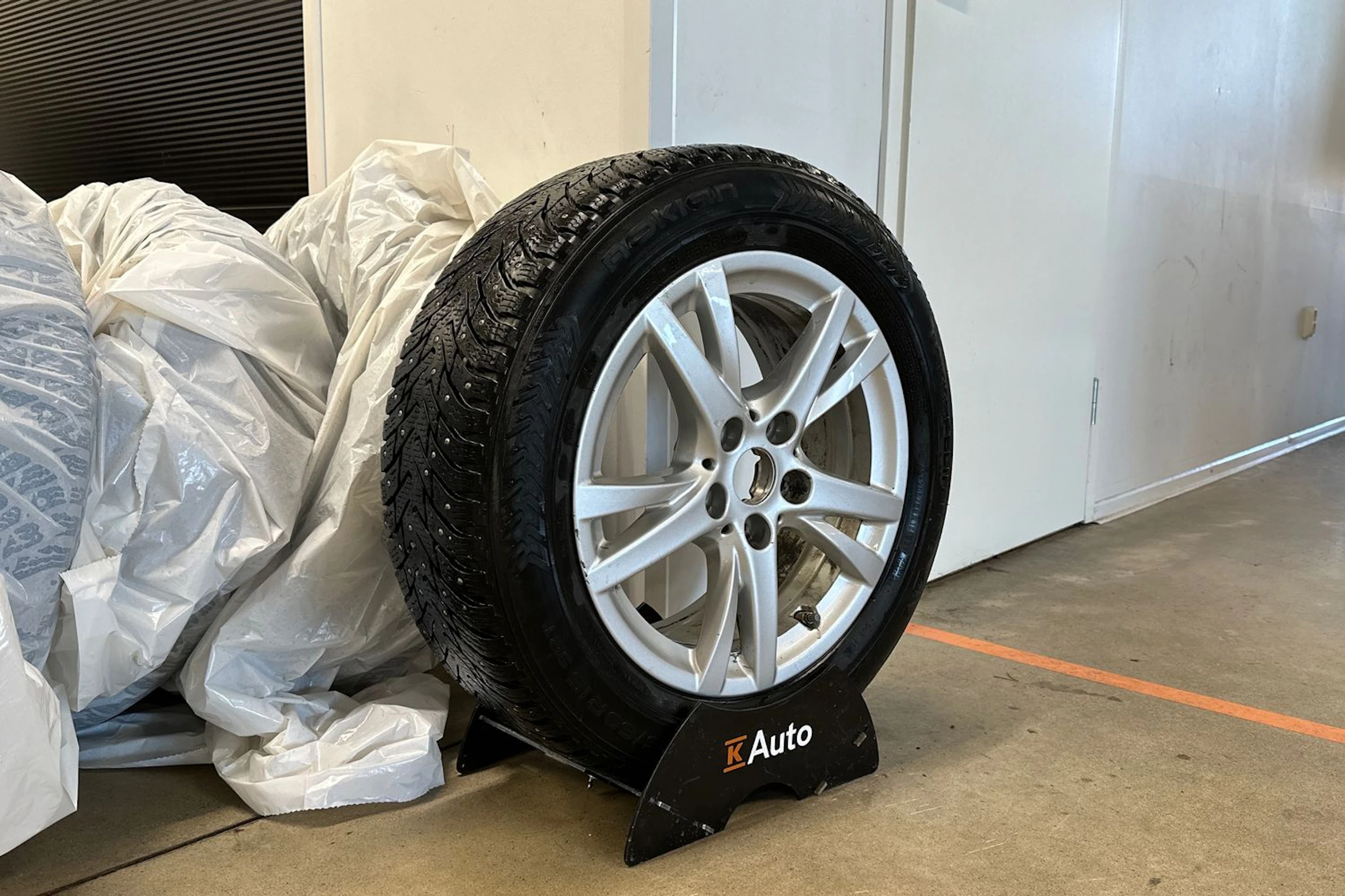 musta BMW 216 2016 kuva 13.