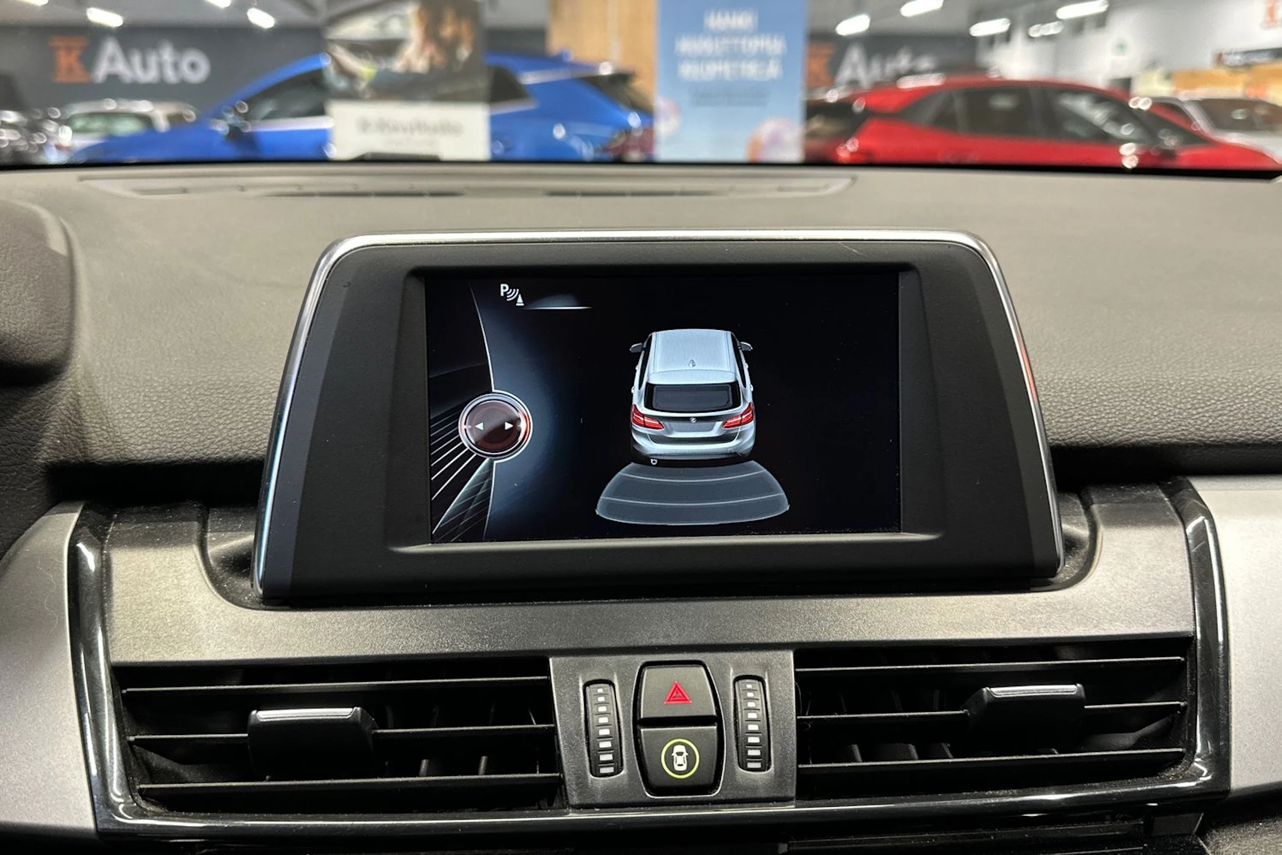 musta BMW 216 2016 kuva 15.