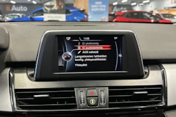 musta BMW 216 2016 kuva 16.