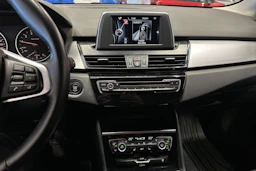 musta BMW 216 2016 kuva 17.