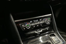musta BMW 216 2016 kuva 18.