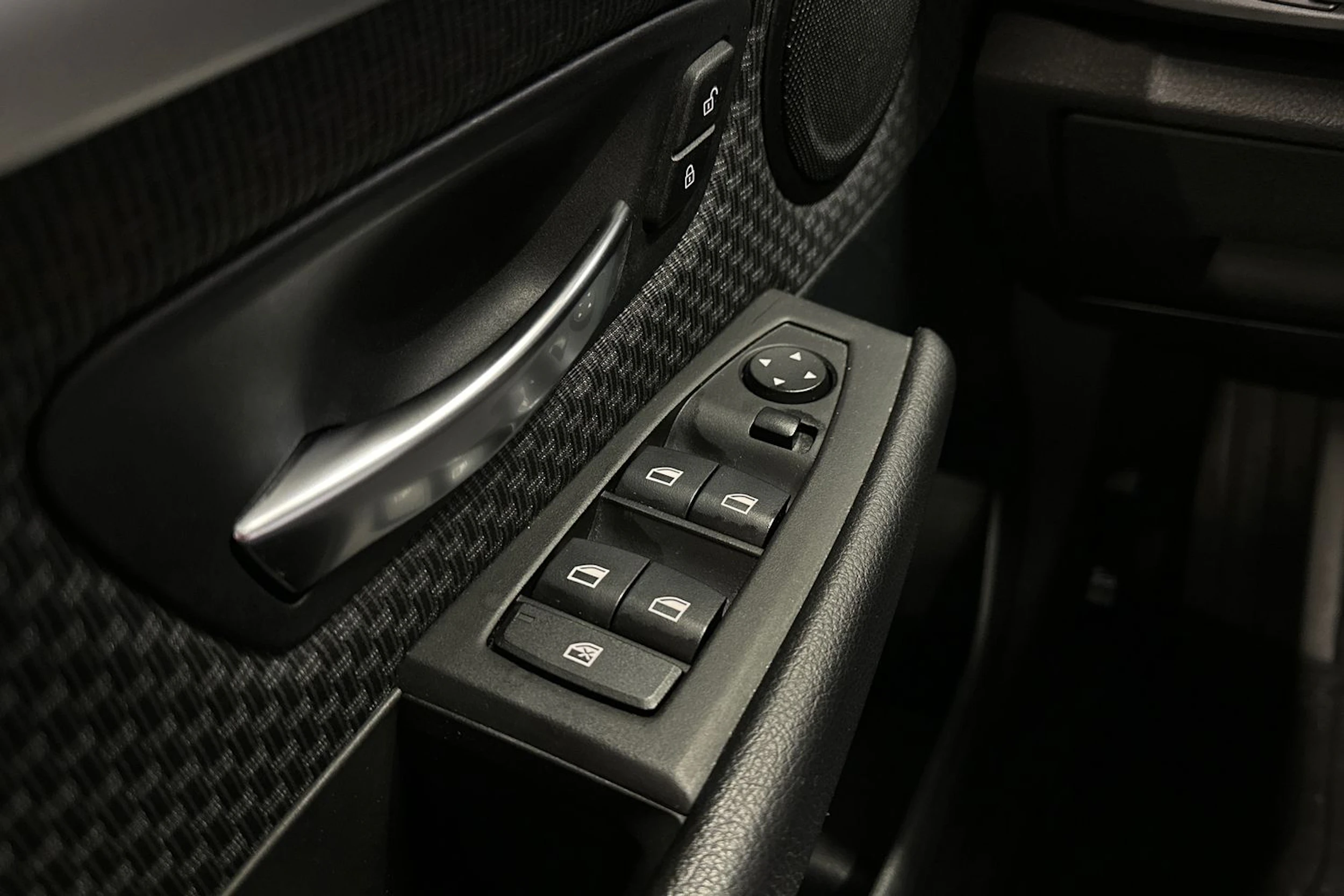 musta BMW 216 2016 kuva 24.