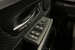 musta BMW 216 2016 kuva 24.