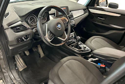 musta BMW 216 2017 kuva 3.