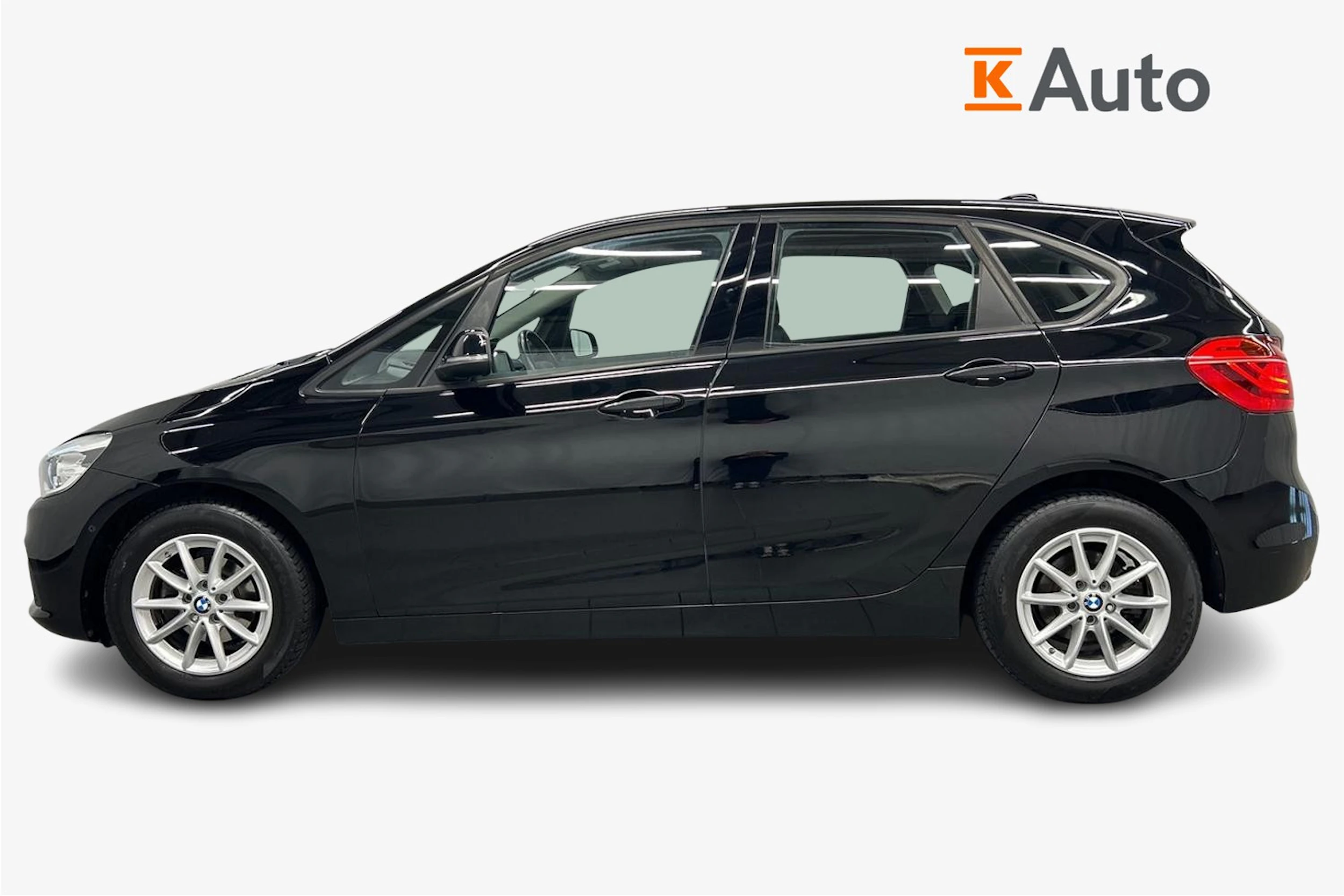 musta BMW 216 2017 kuva 5.