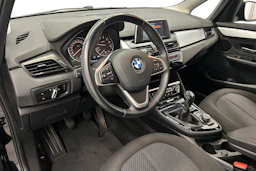musta BMW 216 2017 kuva 6.