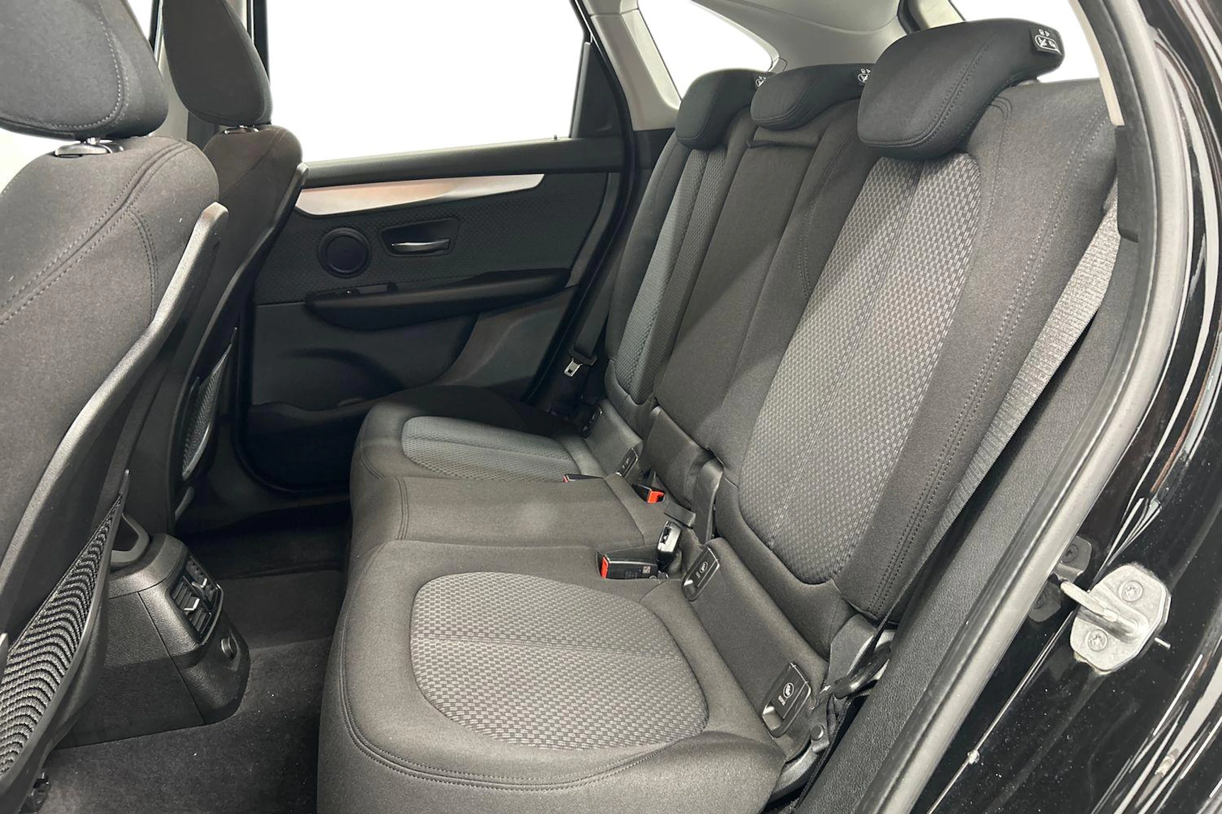musta BMW 216 2017 kuva 8.