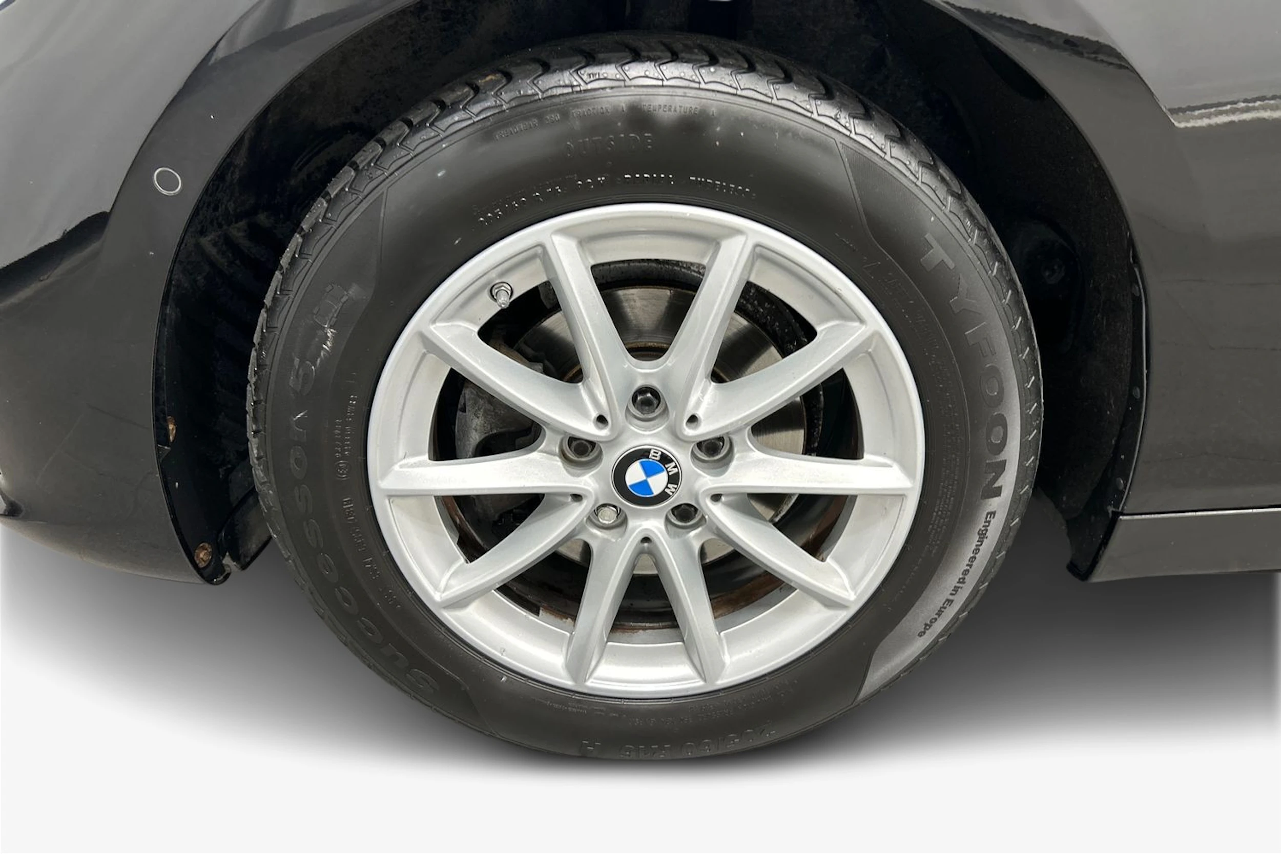 musta BMW 216 2017 kuva 9.