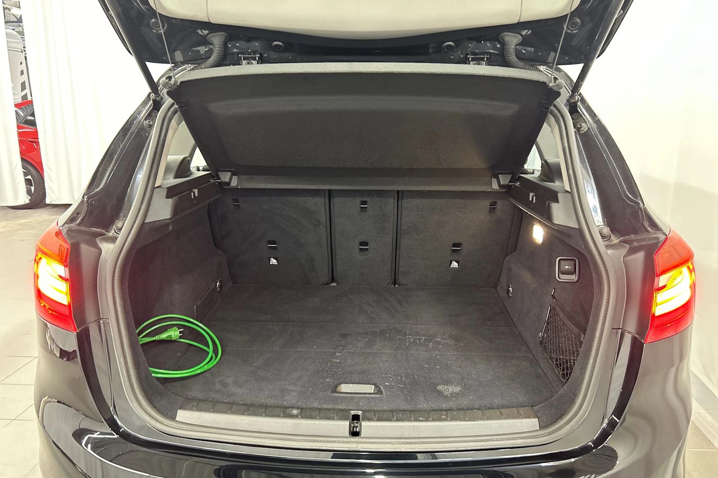 musta BMW 216 2017 kuva 12.