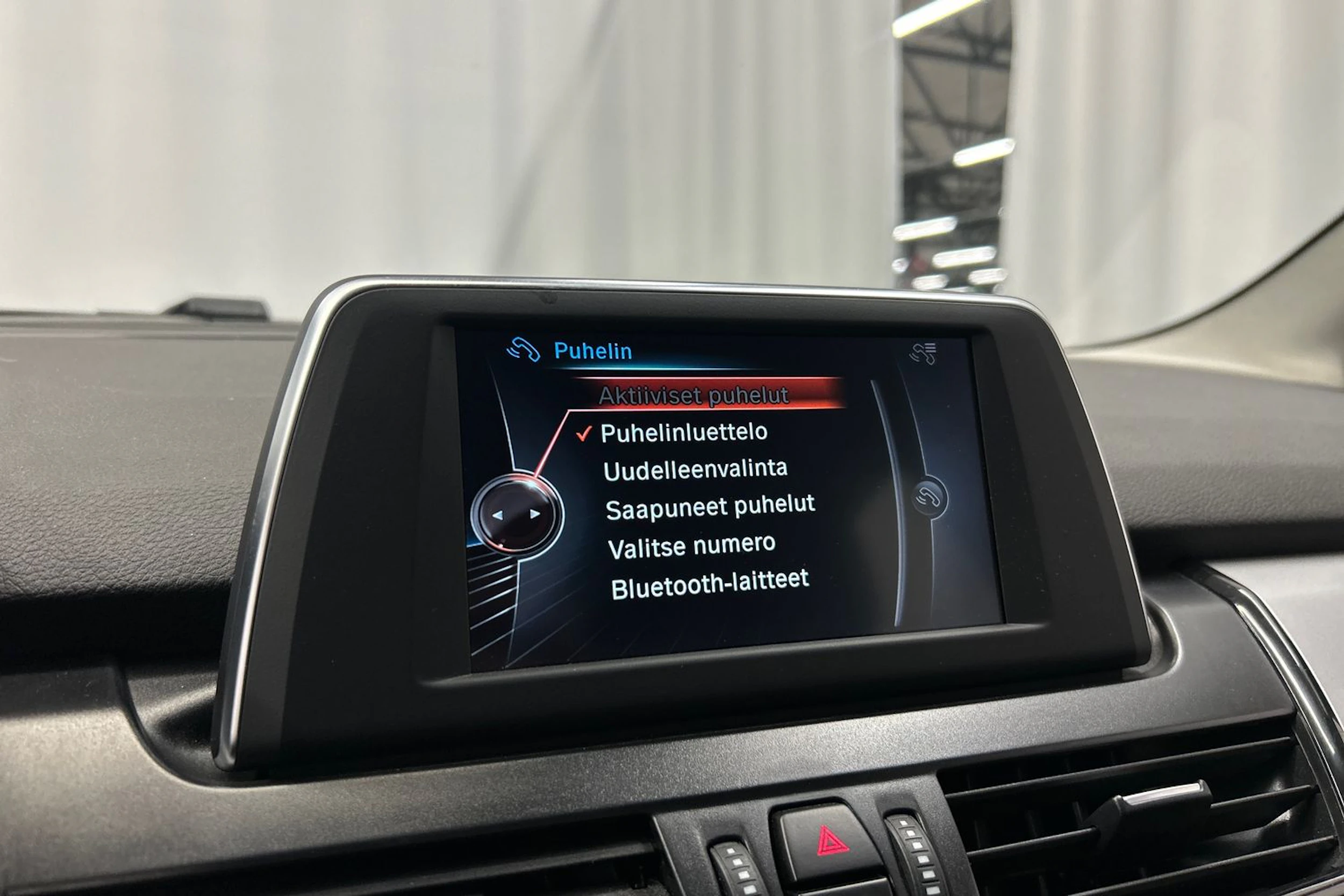 musta BMW 216 2017 kuva 16.