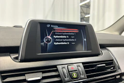 musta BMW 216 2017 kuva 17.