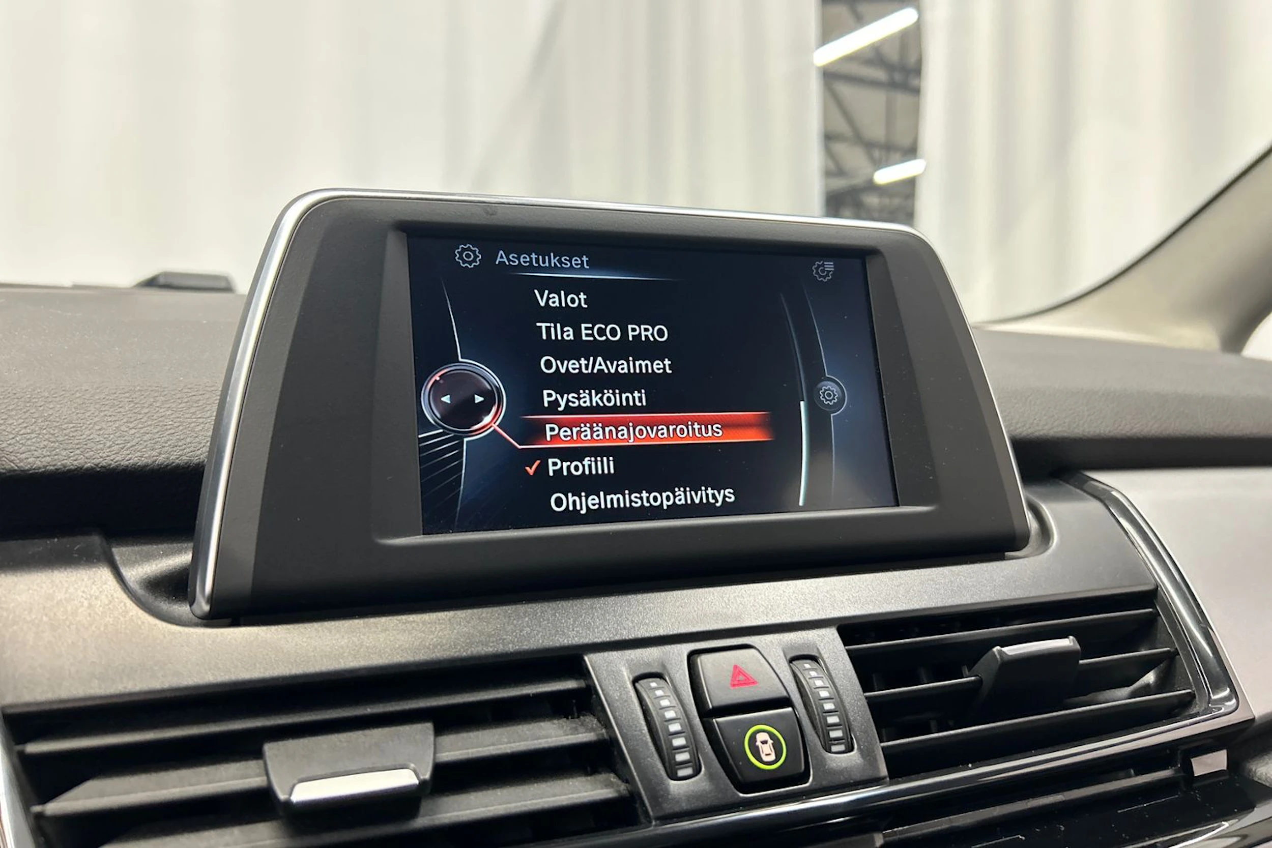 musta BMW 216 2017 kuva 18.