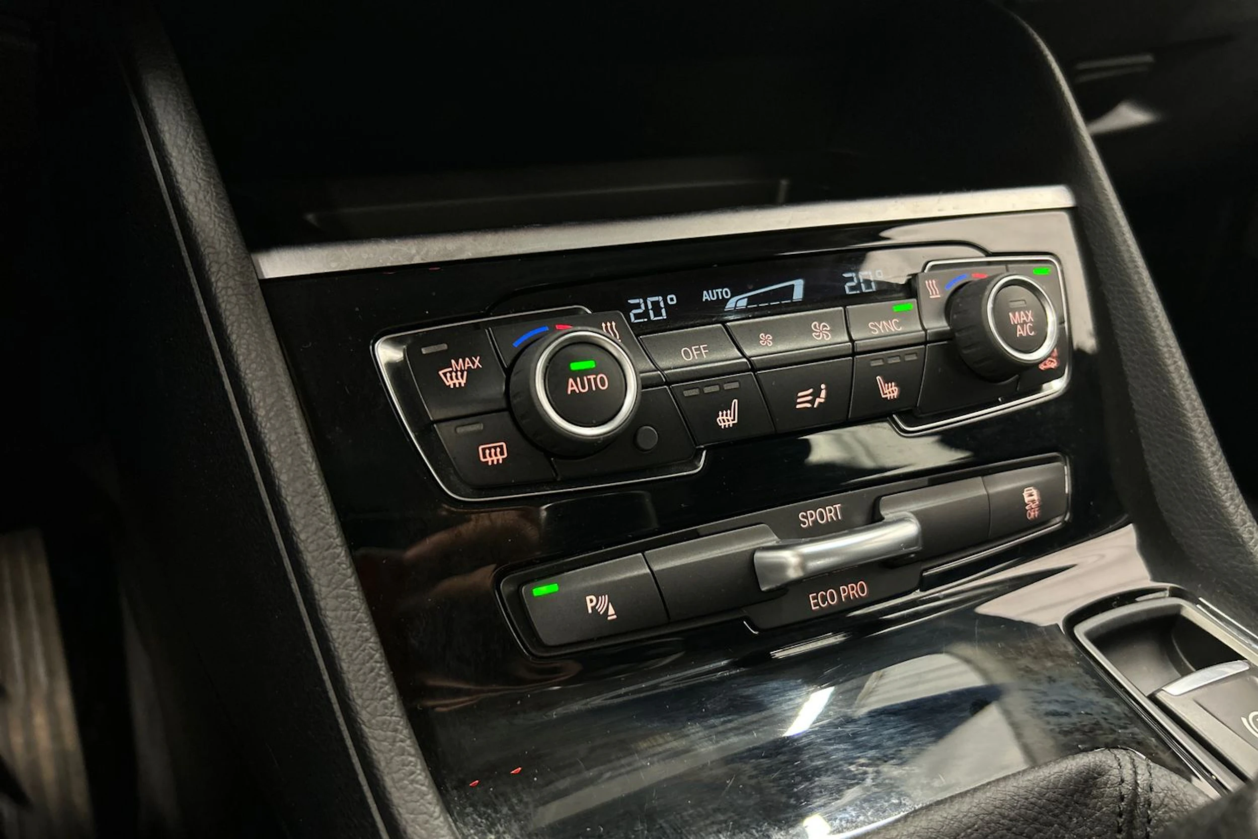 musta BMW 216 2017 kuva 20.