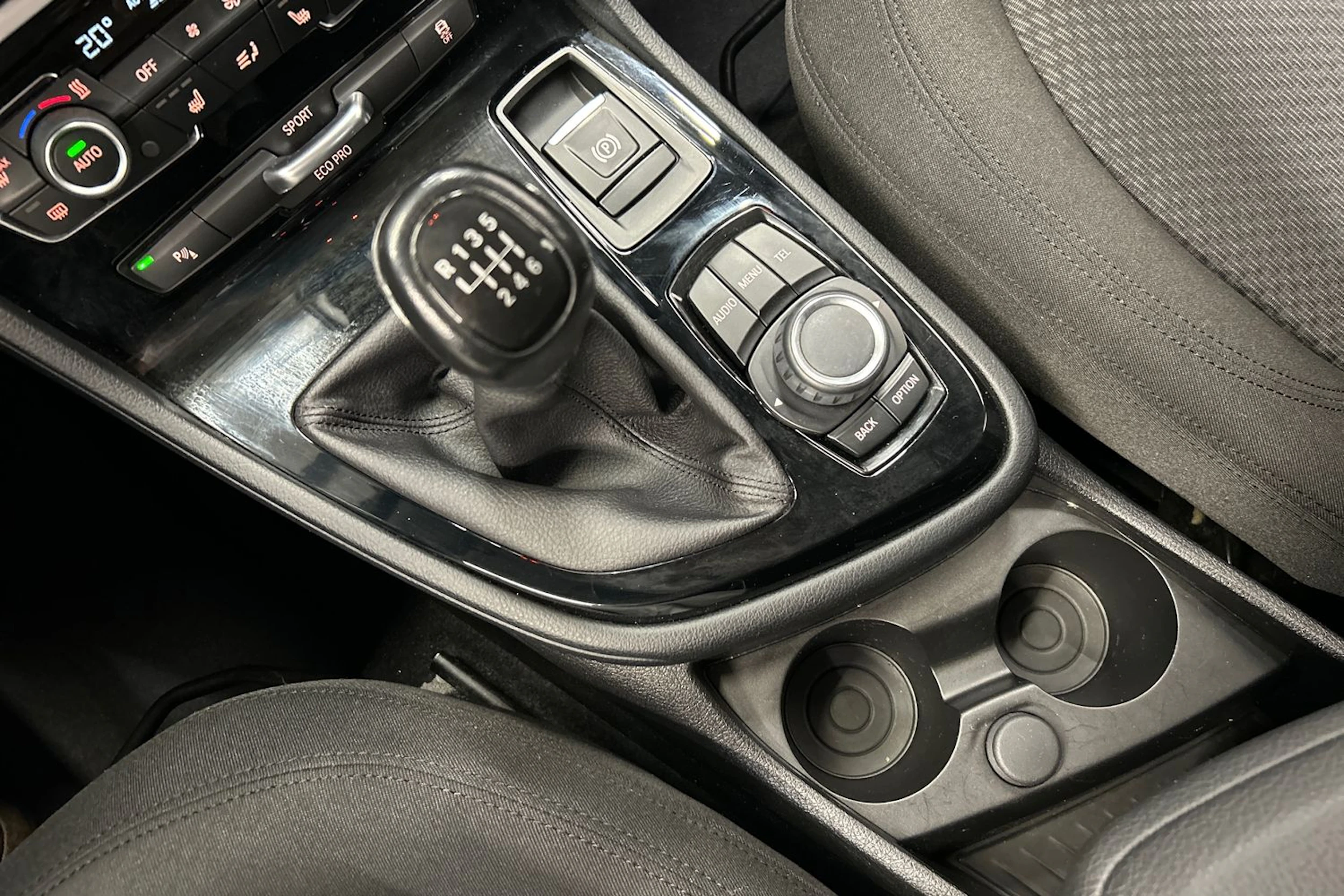 musta BMW 216 2017 kuva 21.