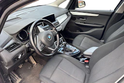 sininen BMW 216 2020 kuva 3.