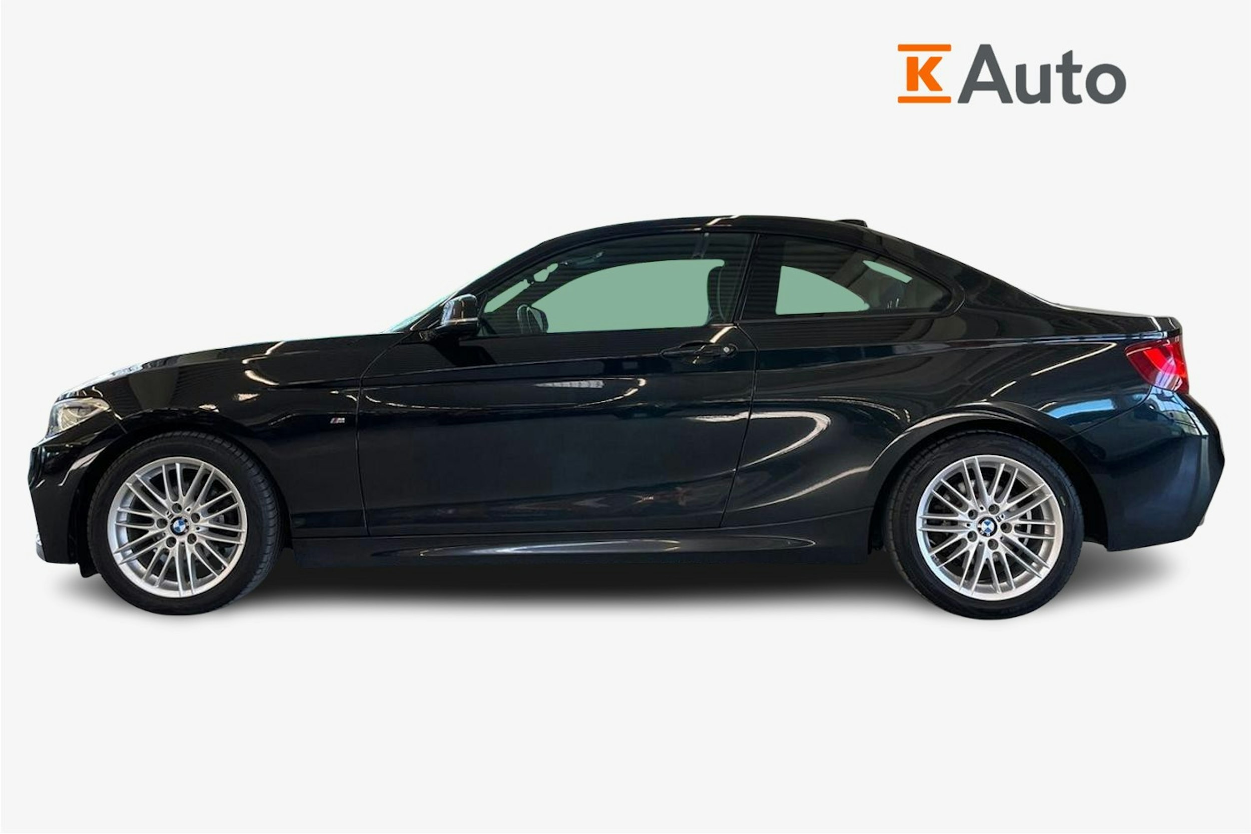 Musta BMW 218 2014 kuva 6.