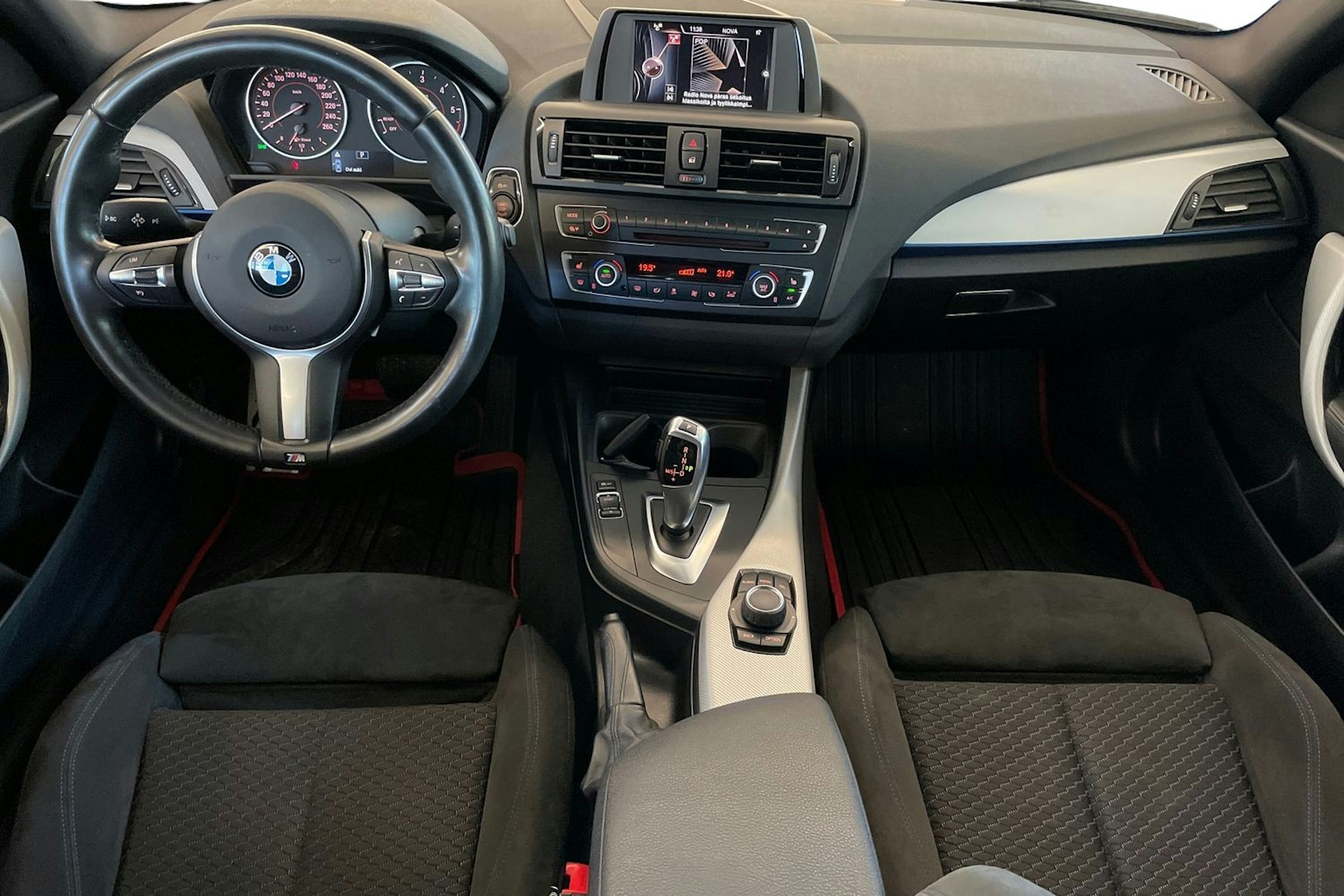 Musta BMW 218 2014 kuva 9.
