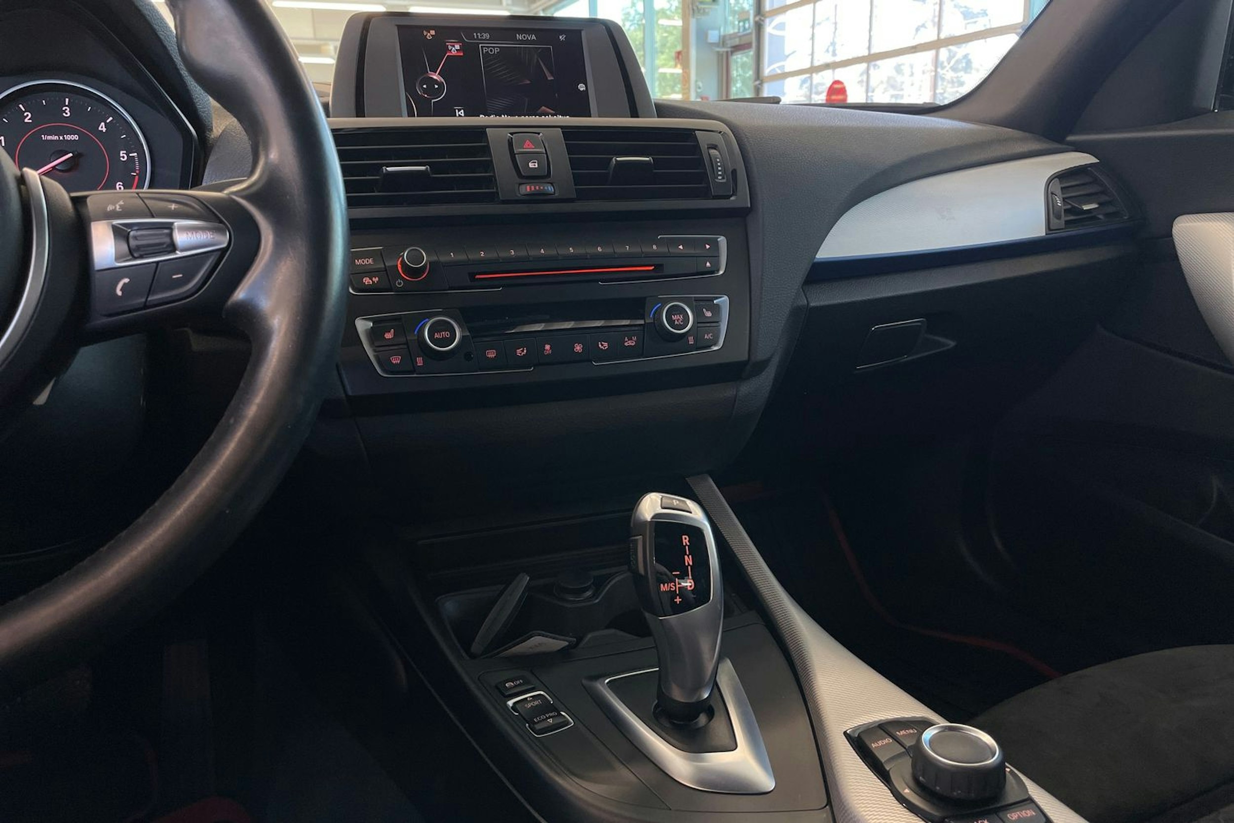 Musta BMW 218 2014 kuva 20.