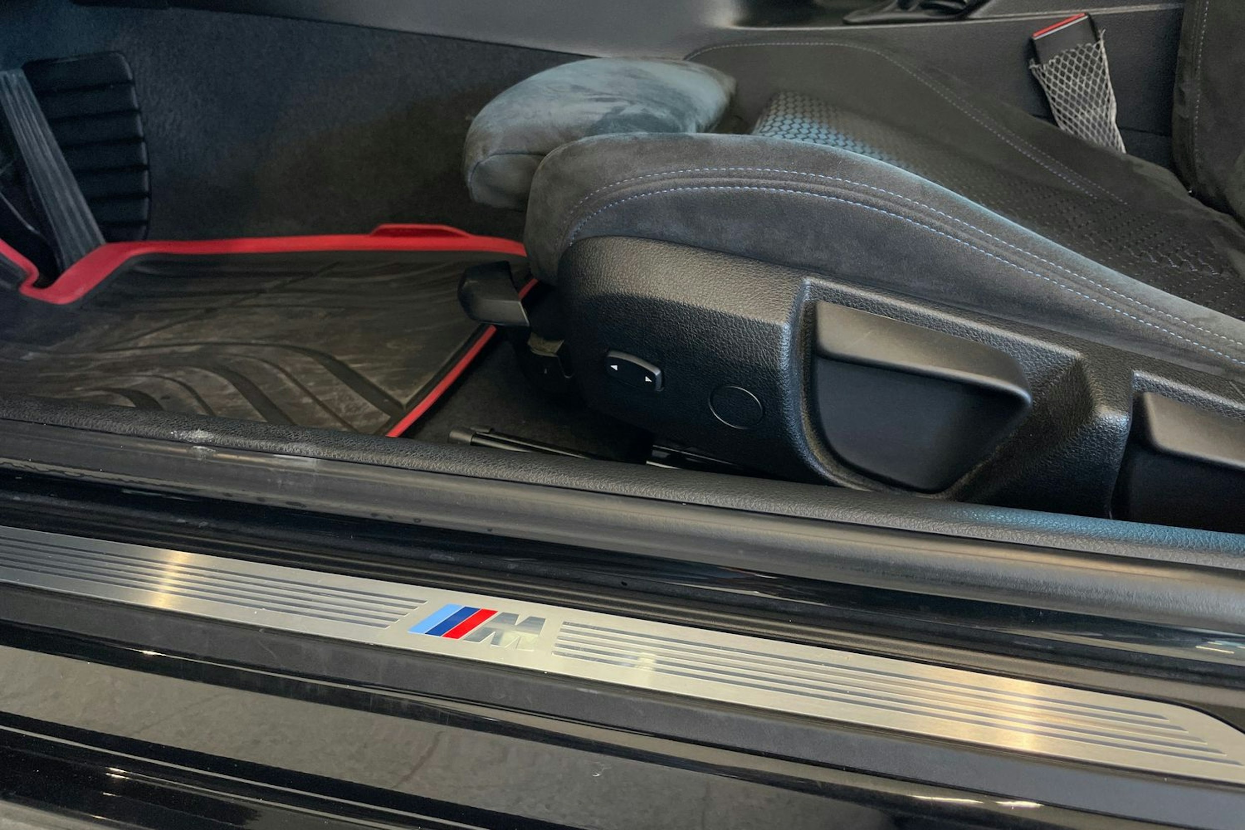 Musta BMW 218 2014 kuva 23.