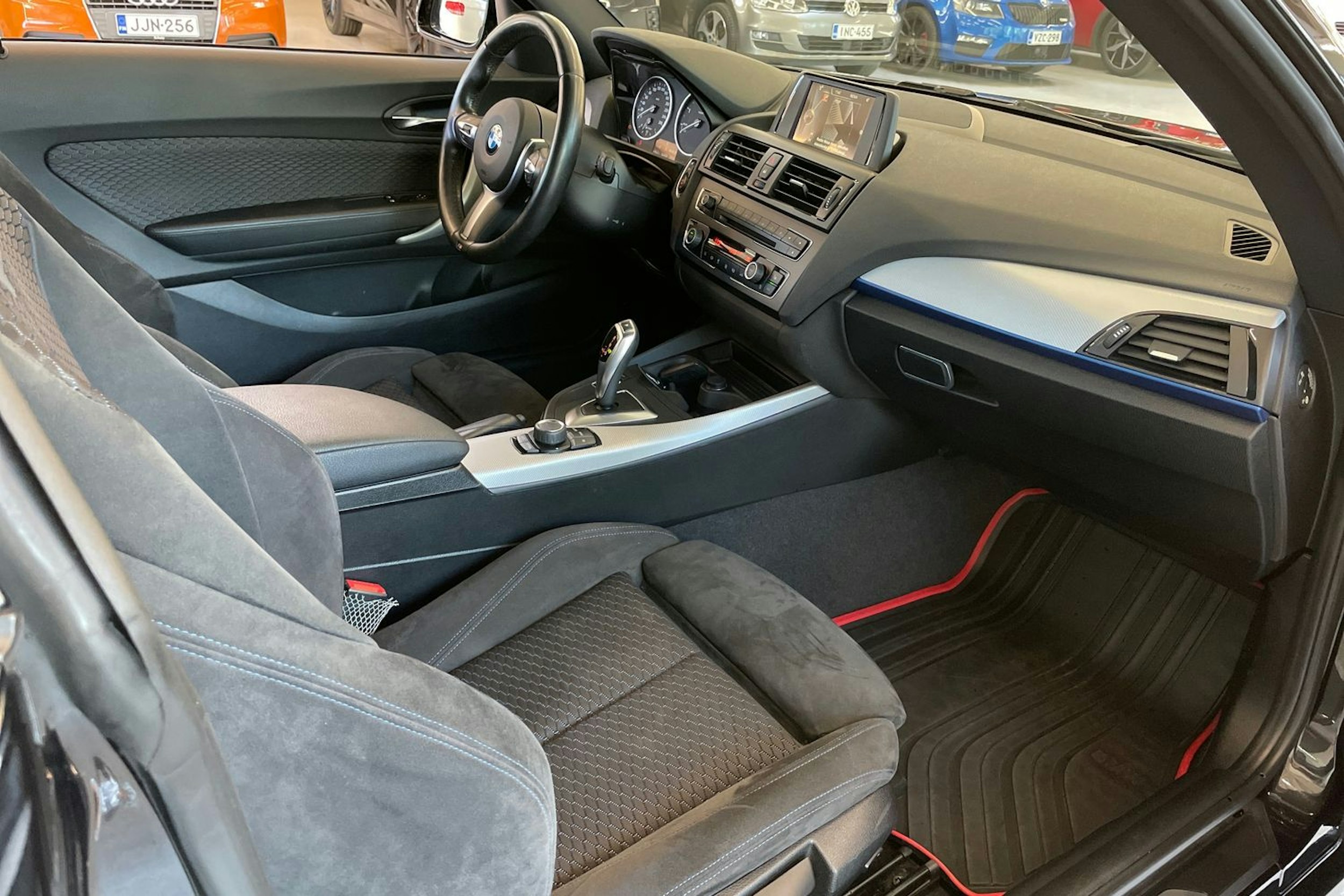 Musta BMW 218 2014 kuva 26.