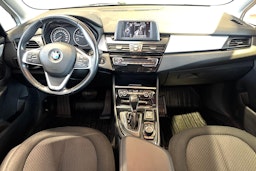 Valkoinen BMW 218 2015 kuva 9.