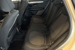 Valkoinen BMW 218 2015 kuva 10.