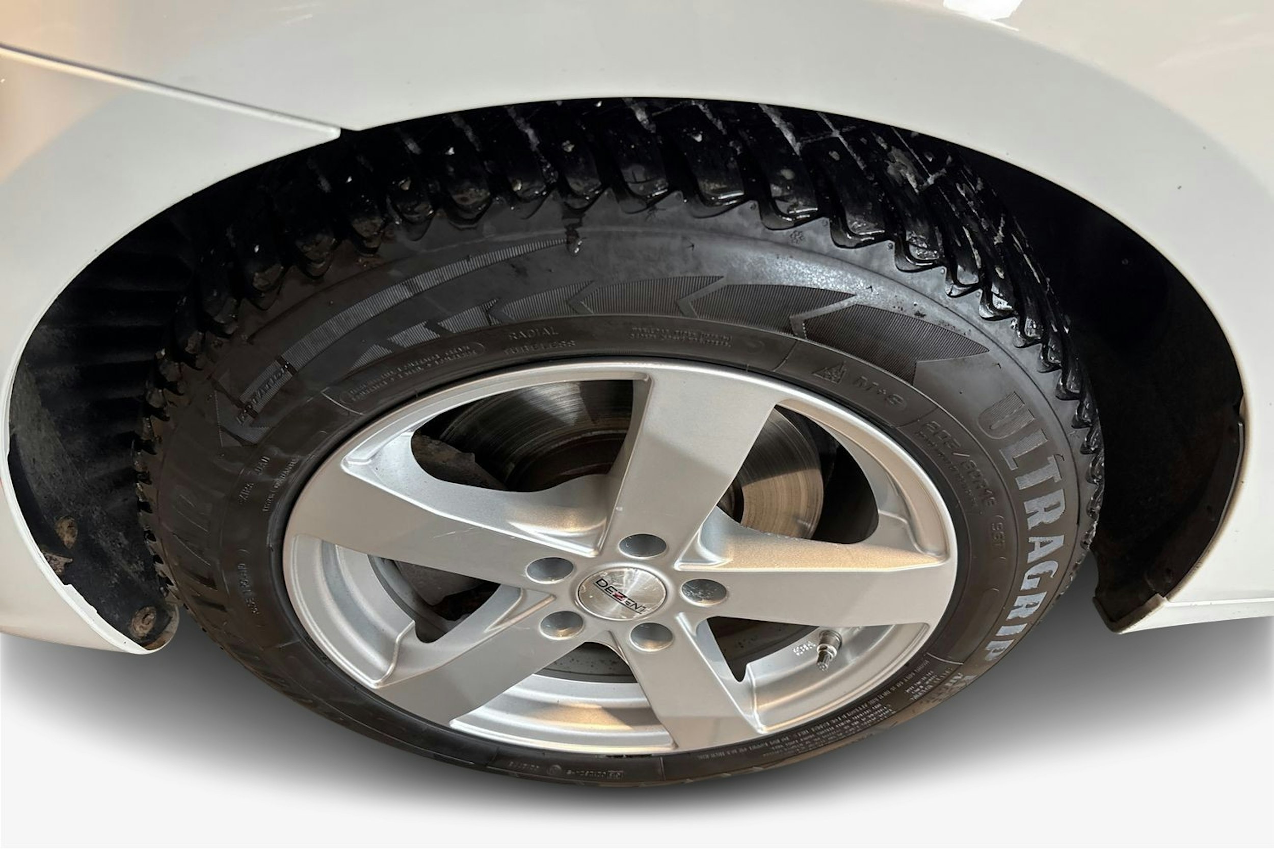 Valkoinen BMW 218 2015 kuva 11.