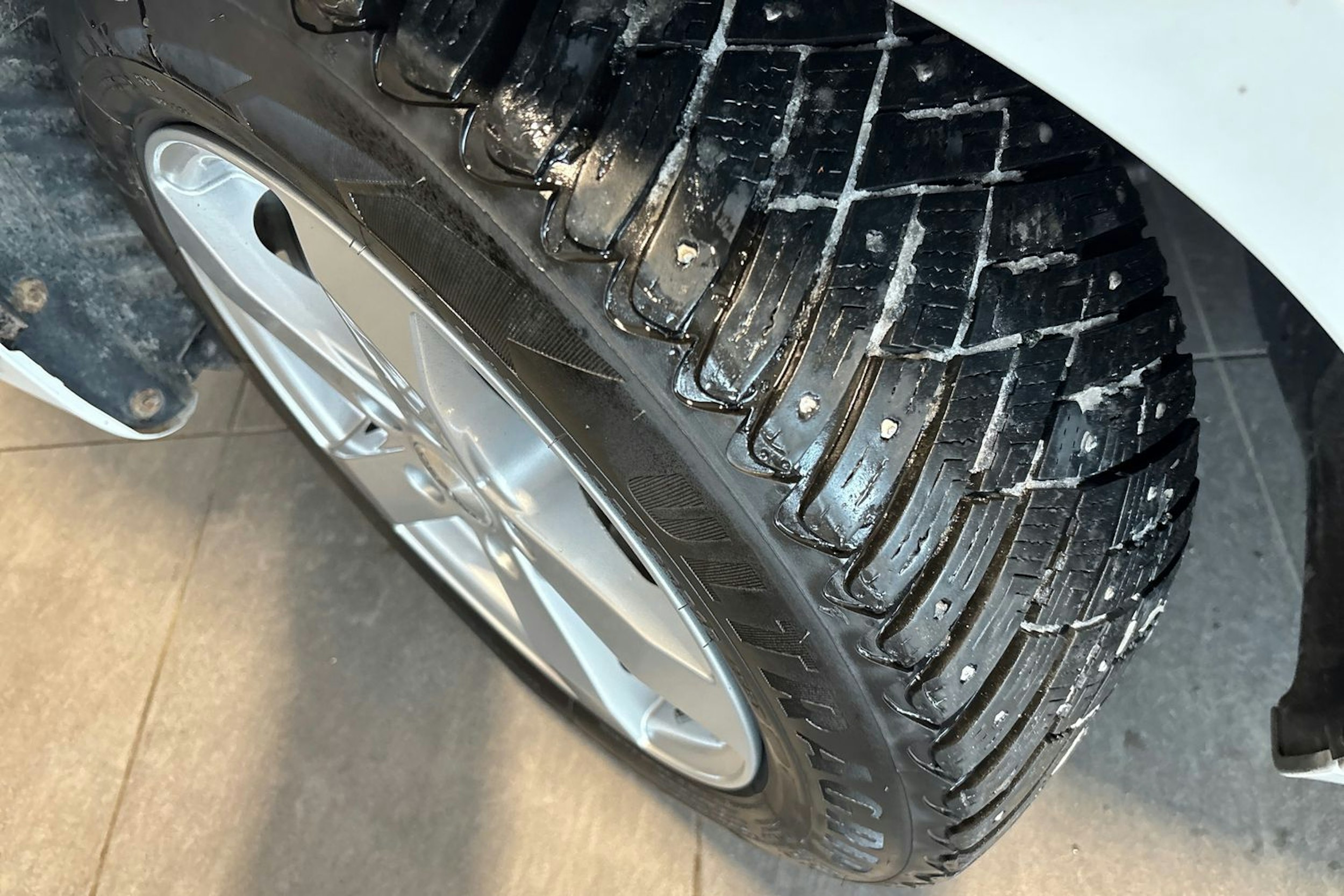 Valkoinen BMW 218 2015 kuva 13.