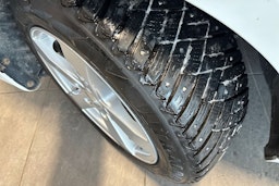 Valkoinen BMW 218 2015 kuva 13.